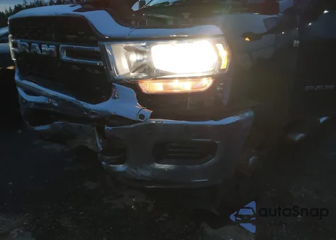 2021 Ram 2500 Tradesman 4X4 6'4 Box z USA, uszkodzony, nr VIN 3C6UR5CJ2MG697365